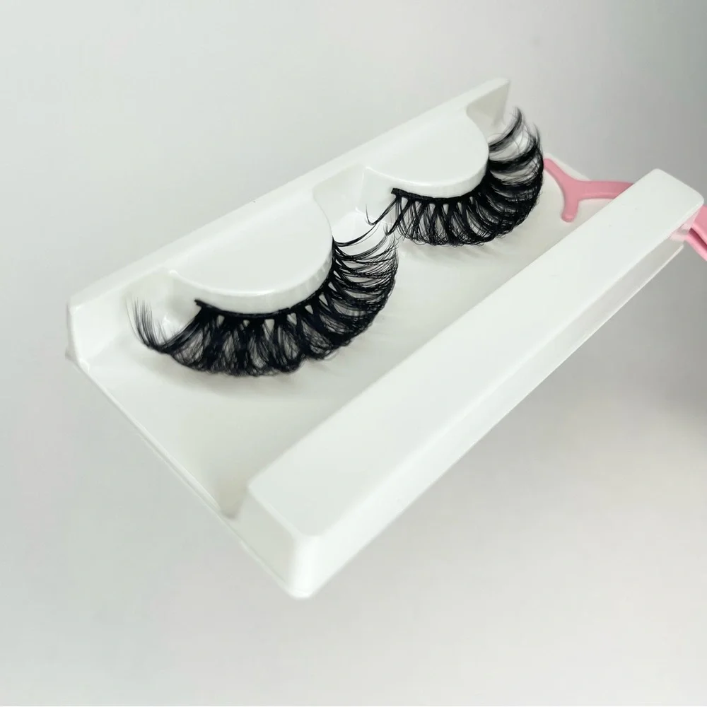 TAMERA LASHES - Picture 4 of 4